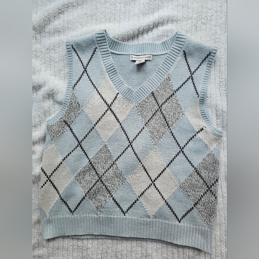Sweater vest size s